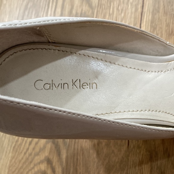 Calvin Klein Women’s Tan Natural Pointy Close Toe Dressy Formal Heels - Picture 7 of 8